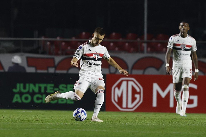 Jogadores do São Paulo durante partida contra o Tigre na Copa Sul-Americana (foto: Rubens Chiri / saopaulofc.net)