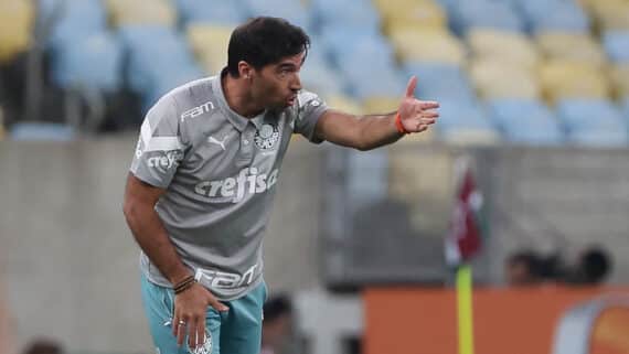 Abel Ferreira, técnico do Palmeiras, comandando a equipe no duelo contra o Fluminense (foto: Cesar Greco/Palmeiras)