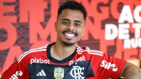 Allan com a camisa do Flamengo (foto: Gilvan de Souza/CRF)