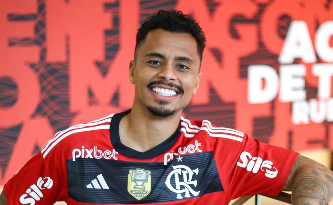 Allan com a camisa do Flamengo (foto: Gilvan de Souza/CRF)