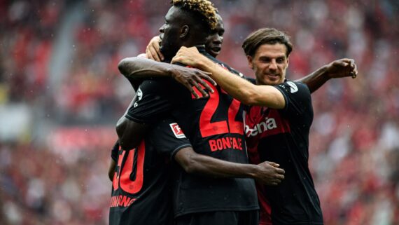 Bayer Leverkusen comemorando gol em jogo pela Bundesliga (foto: Bayer Leverkusen/Divulgação)