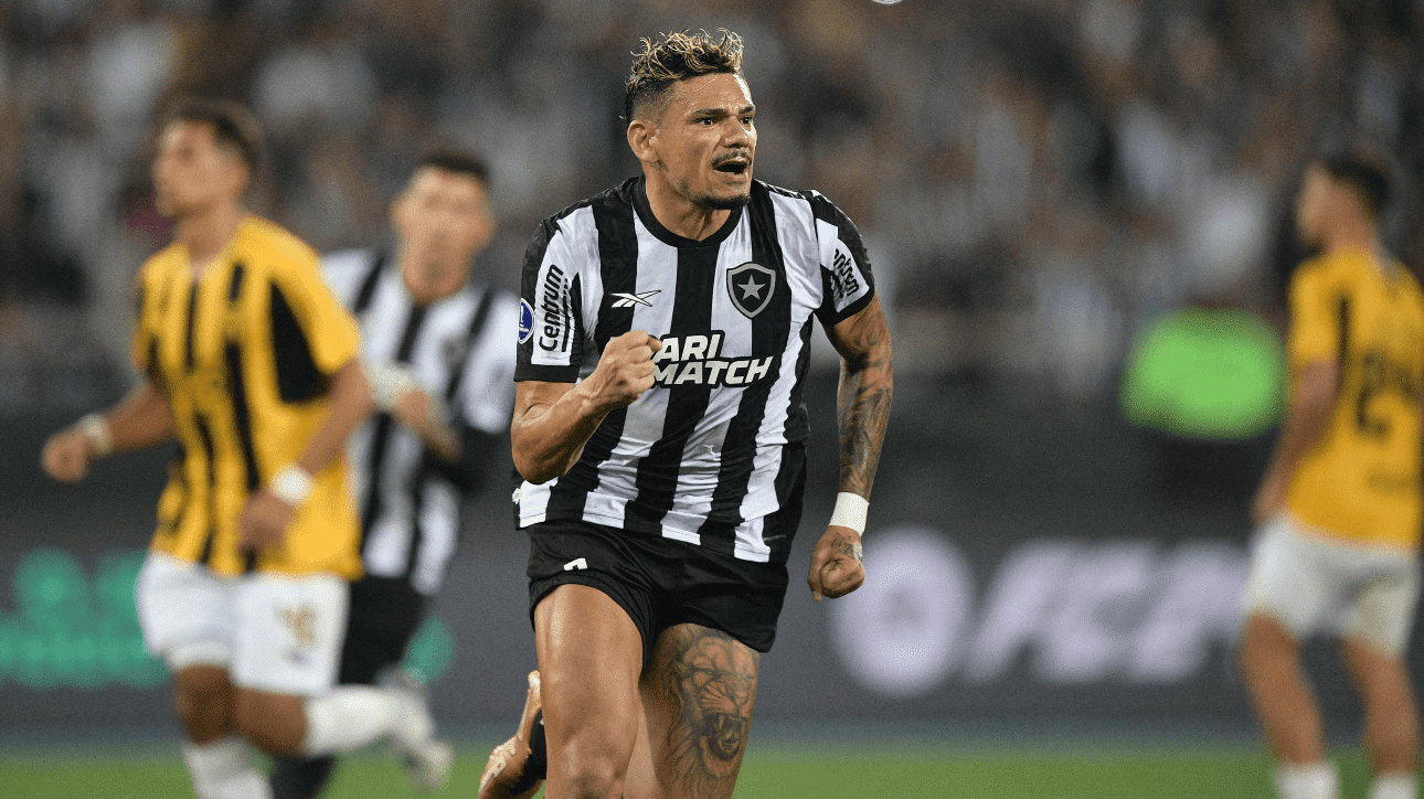 Tiquinho Soares comemorando gol (foto: Carl de Souza/AFP)