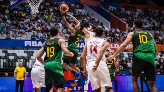 Brasil x Irã, em jogo pela Copa do Mundo de Basquete (foto: CBB/Divulgação)