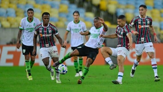 Fluminense e América, em jogo pelo Campeonato Brasileiro (foto: Mourão Panda/América)