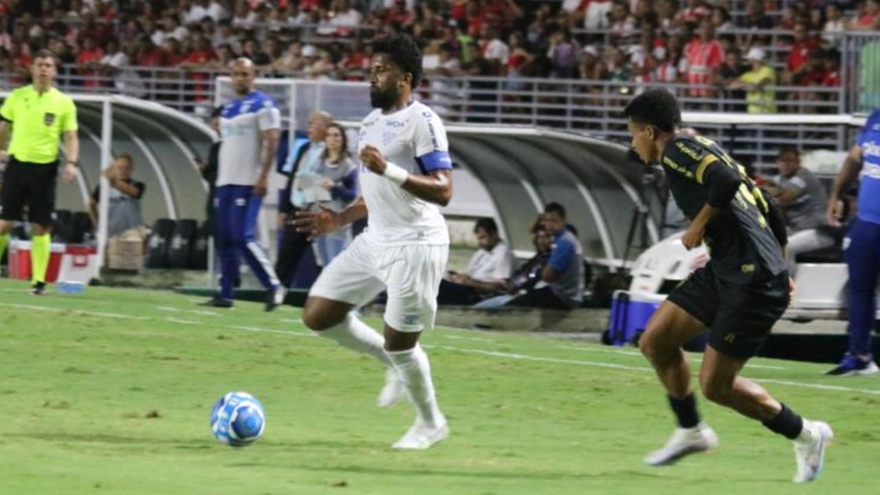Jogadores de Avaí e CRB (foto: Rafael Xavier / Avaí F.C.)
