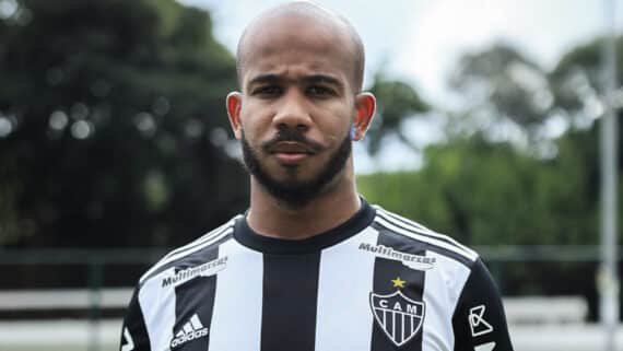 Patrick com a camisa do Atlético (foto: Divulgação Twitter)