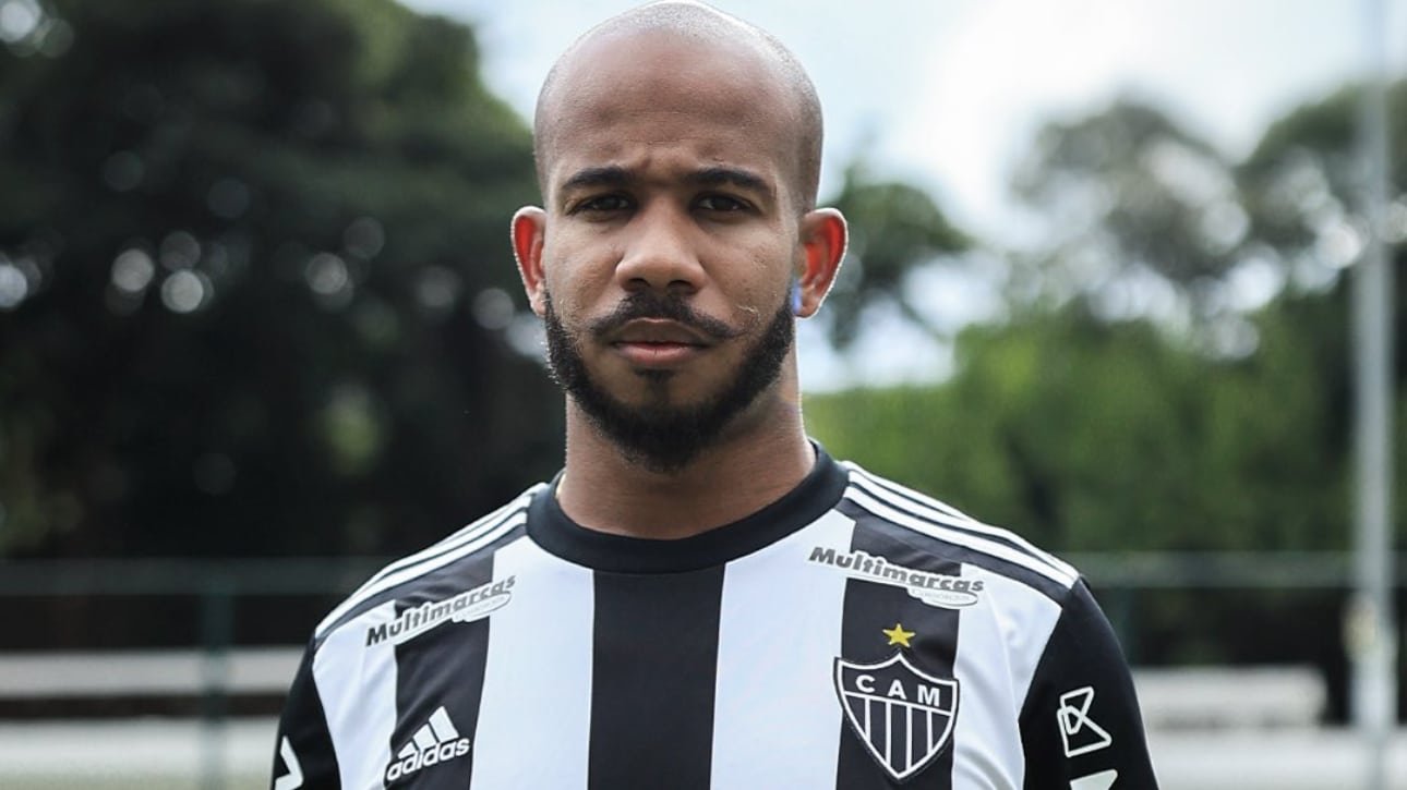 Patrick com a camisa do Atlético (foto: Divulgação Twitter)