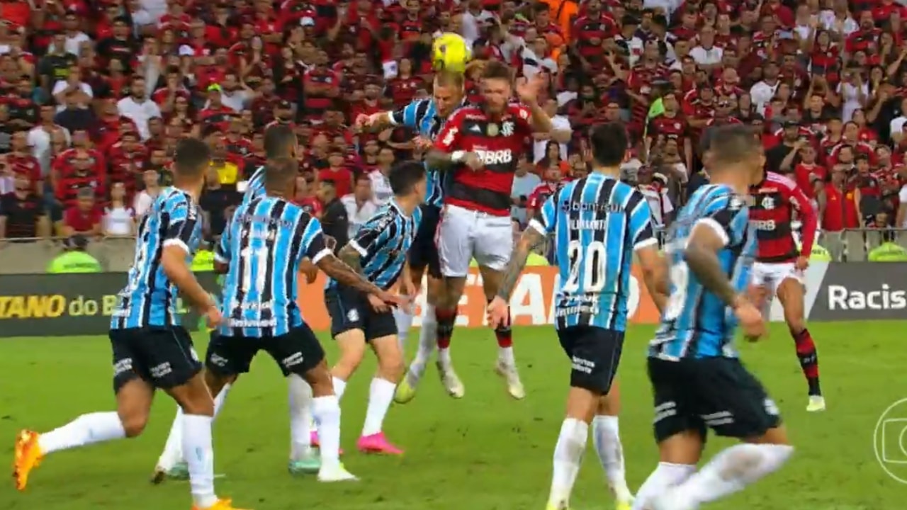 Foi ou não? Veja o lance do pênalti marcado para o Flamengo no primeiro  tempo