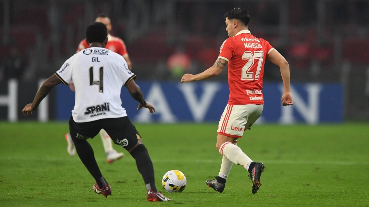 Gil e Maurício em campo (foto: Flickr do Internacional)