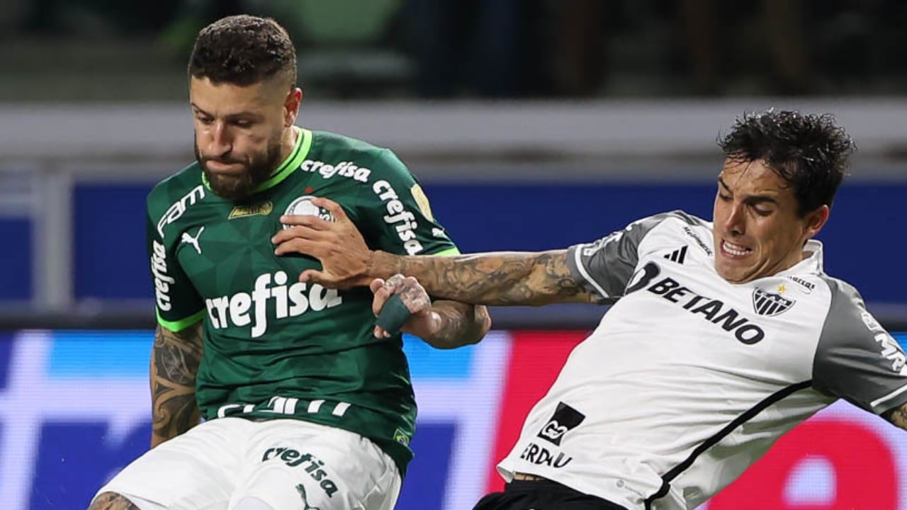 Zé Rafael e Saravia em campo (foto: Cesar Greco/Palmeiras)