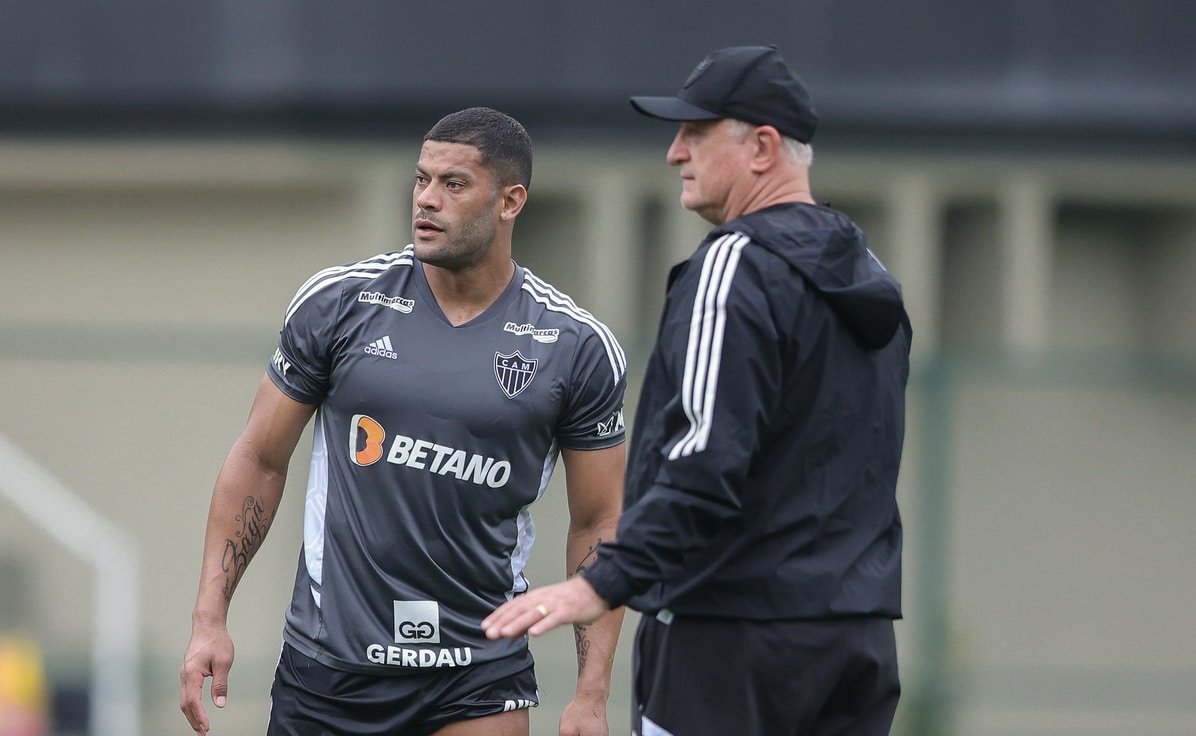 Hulk e Felipão durante treino do Atlético na Cidade do Galo (foto: Pedro Souza/Atlético)