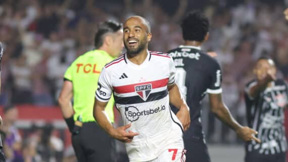 Lucas Moura, atacante do São Paulo, comemora gol contra o Corinthians, na partida de volta das semifinais da Copa do Brasil (foto: Nilton Fukuda / saopaulofc.net)