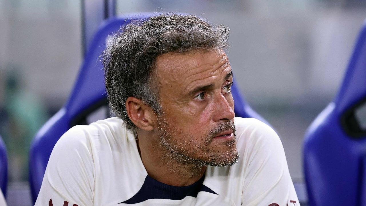 Luis Enrique, técnico do PSG (foto: PAUL MILLER/AFP)