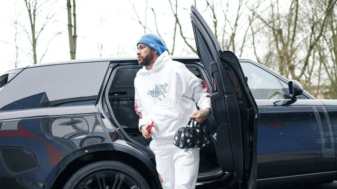 Neymar saindo de carro (foto: Reprodução Instagram)