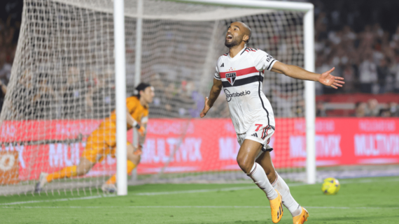 Lucas Moura comemorando gol (foto: Nilton Fukuda/saopaulofc.net)