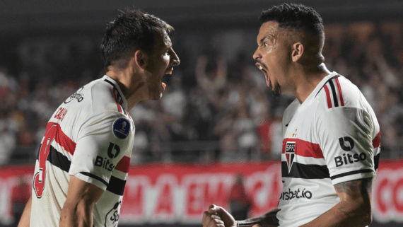 Calleri e Luciano, jogadores do São Paulo, comemorando gol (foto: Nelson Almeida/AFP)