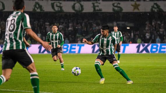 Coritiba contra o Inter (foto: Gabriel Thá / Coritiba)