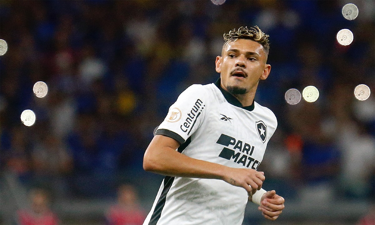 Líder Botafogo segura empate com Cruzeiro; Tiquinho se machuca e