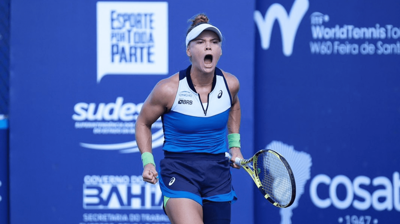 Laura Pigossi vibrando após vitória (foto: Luiz Candido)