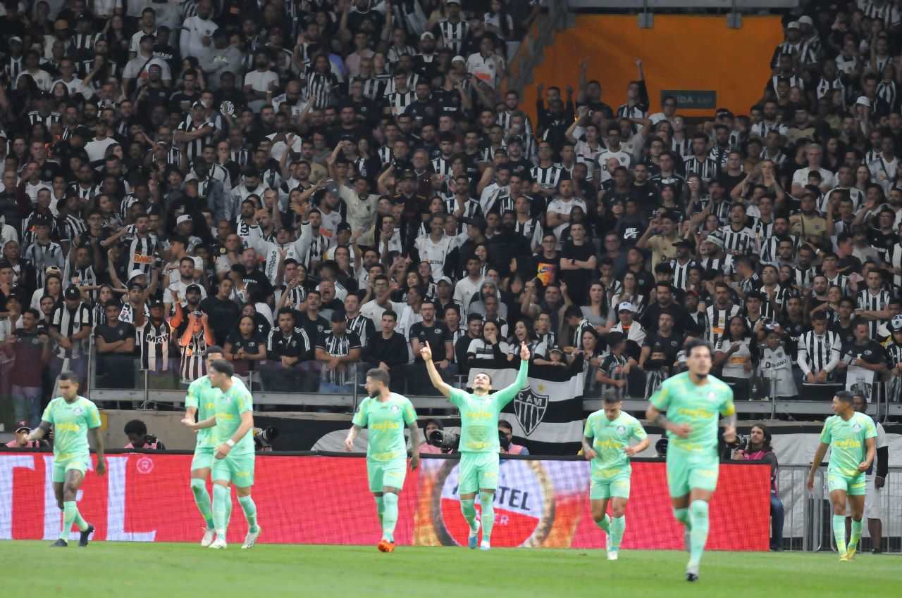 Comemoração de gol de Raphael Veiga em Atlético x Palmeiras na Libertadores