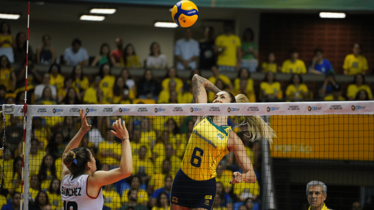 Thaisa atacando (foto: Mauricio Val/FVImagem/CBV)