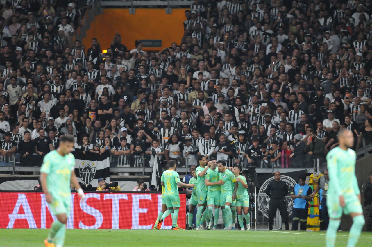 Palmeiras comemora gol contra o Atlético na Libertadores