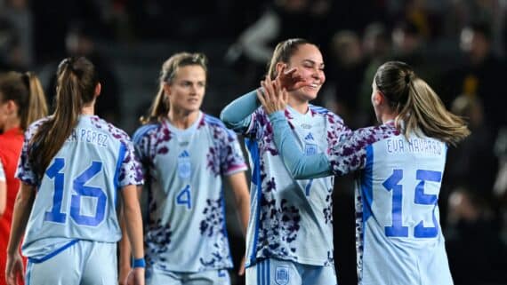 Jogadoras da Espanha comemorando vitória em cima da Suíça na Copa do Mundo Feminina - Classificação às quartas de final (foto: Saeed Khan/AFP)
