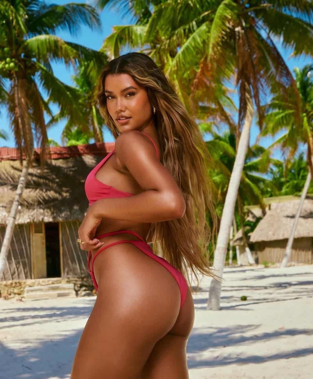 Agnes Pimentel, modelo que está em Ibiza com Militão e Vini Jr.