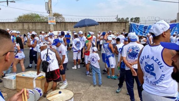 Protesto torcida do Cruzeiro (foto: Foto: Máfia Azul/Reprodução)