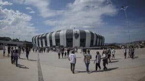 Torcedores do Atlético na esplanada da Arena MRV - Crédito: 