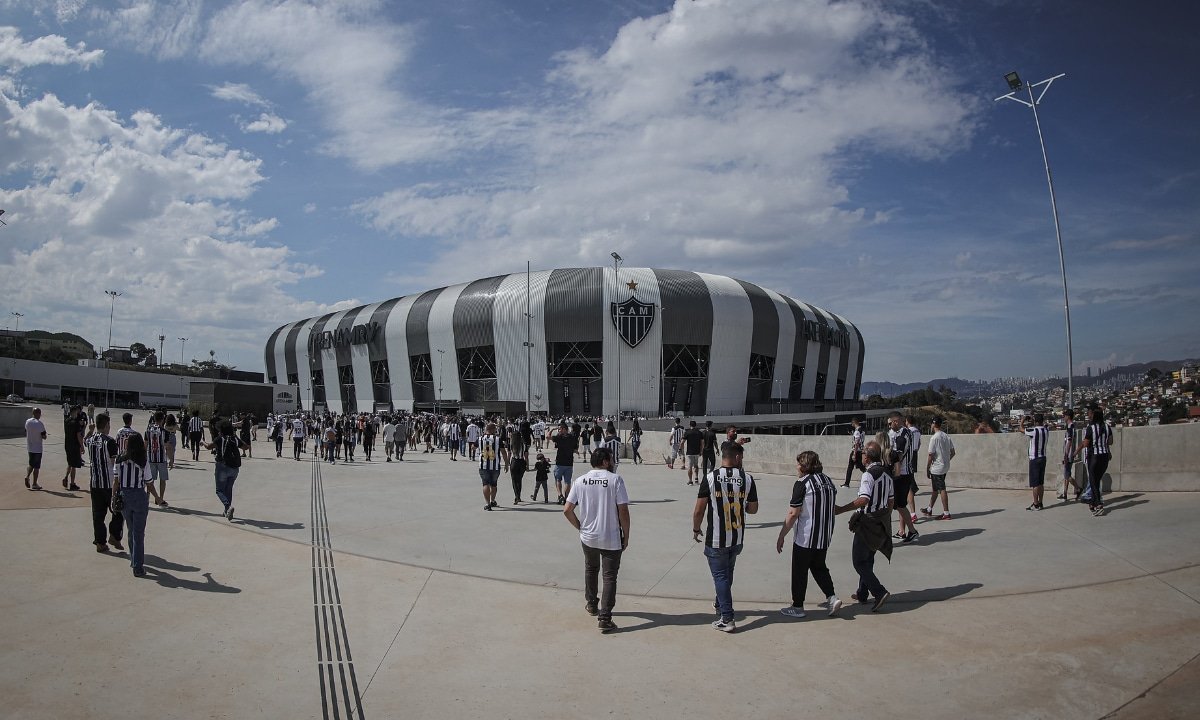 Torcedores do Atlético na esplanada da Arena MRV (foto: Pedro Souza/Atlético)
