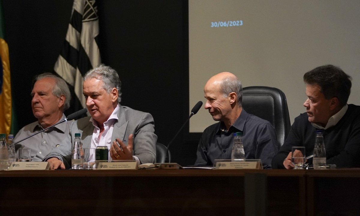 Rubens Menin, Sérgio Coelho, Ricardo Guimarães e Renato Salvador em reunião do Atlético (foto: Pedro Souza/Atlético)