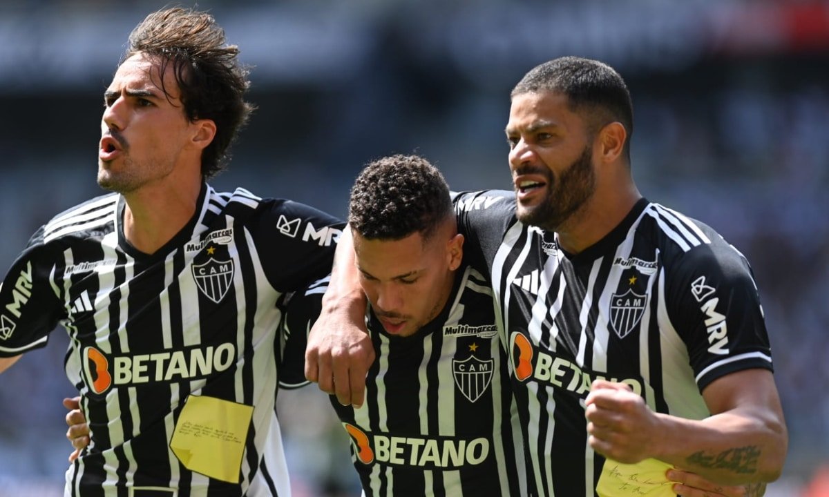 Igor Gomes, Paulinho e Hulk comemoram gol em Atlético x Bahia (foto: Leandro Couri/EM/DA.Press)