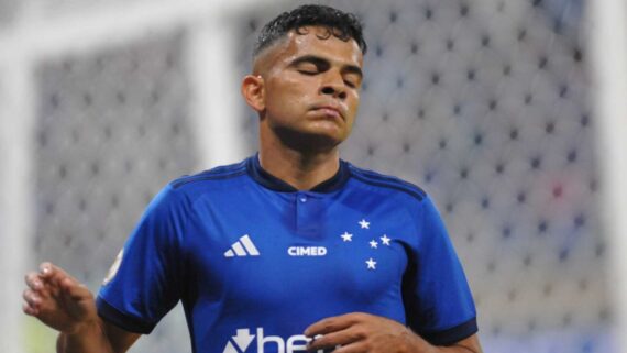 Bruno Rodrigues, do Cruzeiro, lamenta (foto: Ramon Lisboa/EM/D.A Press)