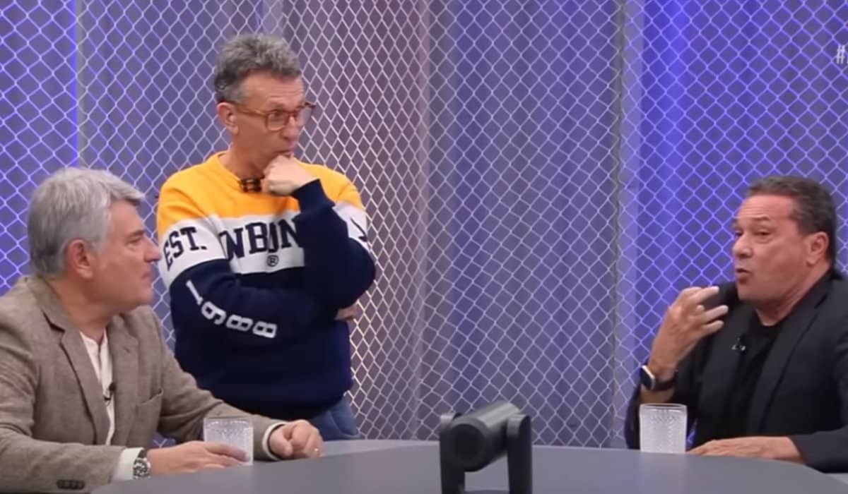 Cléber Machado e Neto discutindo durante o programa Apito Final (foto: Reprodução / Band)