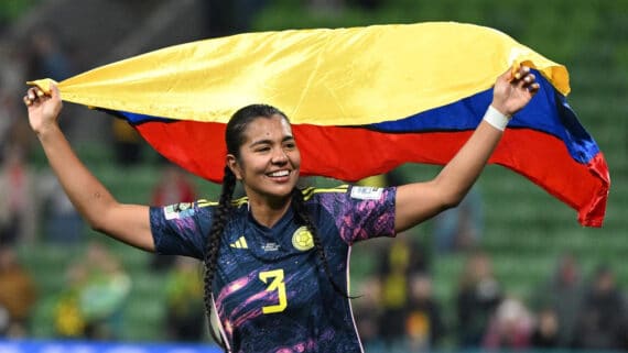Defensora Daniela Arias comemora classificação da Colômbia (foto: WILLIAM WEST/AFP )