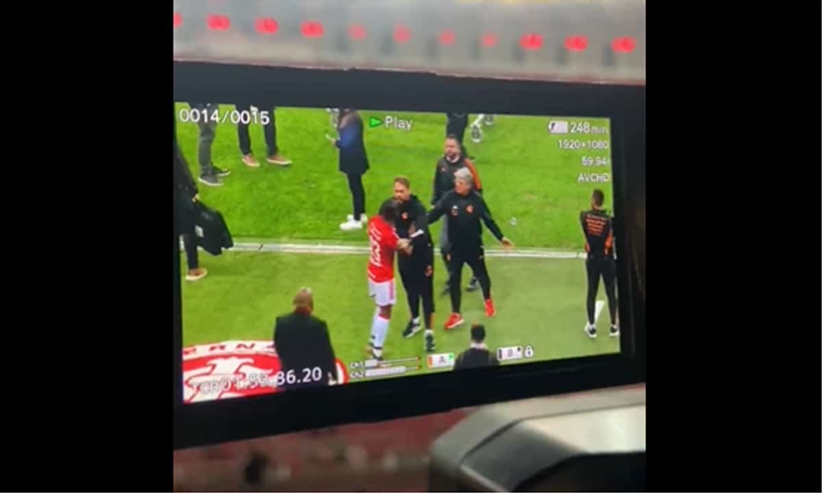 Jornalista Pedro Enrique Oliveira compartilhou filmagem de cinegrafista Rogério Aguiar registrando desentendimento de Enner Valencia com Magrão (foto: Pedro Enrique Oliveira/Twitter/Reprodução)