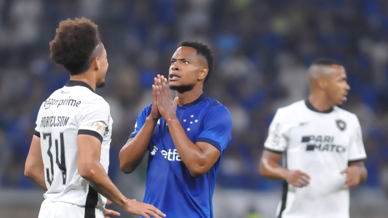 Cruzeiro e Botafogo empataram na 18ª rodada do Campeonato Brasileiro (foto: Alexandre Guzanshe/EM/DA Press)
