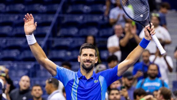 Novak Djokovic vence primeiro jogo no US Open (foto: Corey Sipkin)