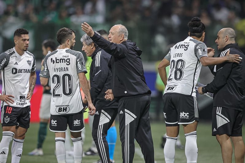 Técnico Felipão, do Atlético, durante jogo com o Palmeiras (foto: Pedro Souza/Atlético)