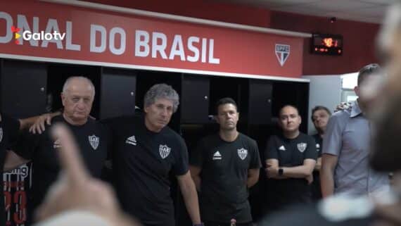 Jogadores e comissão técnica do Atlético em roda antes do jogo com o São Paulo (foto: Galo TV)