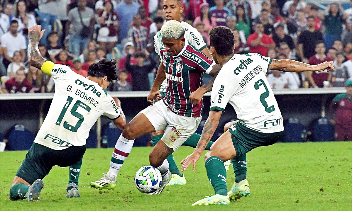 Com praticamente todo time reserva, Fluminense perde para o
