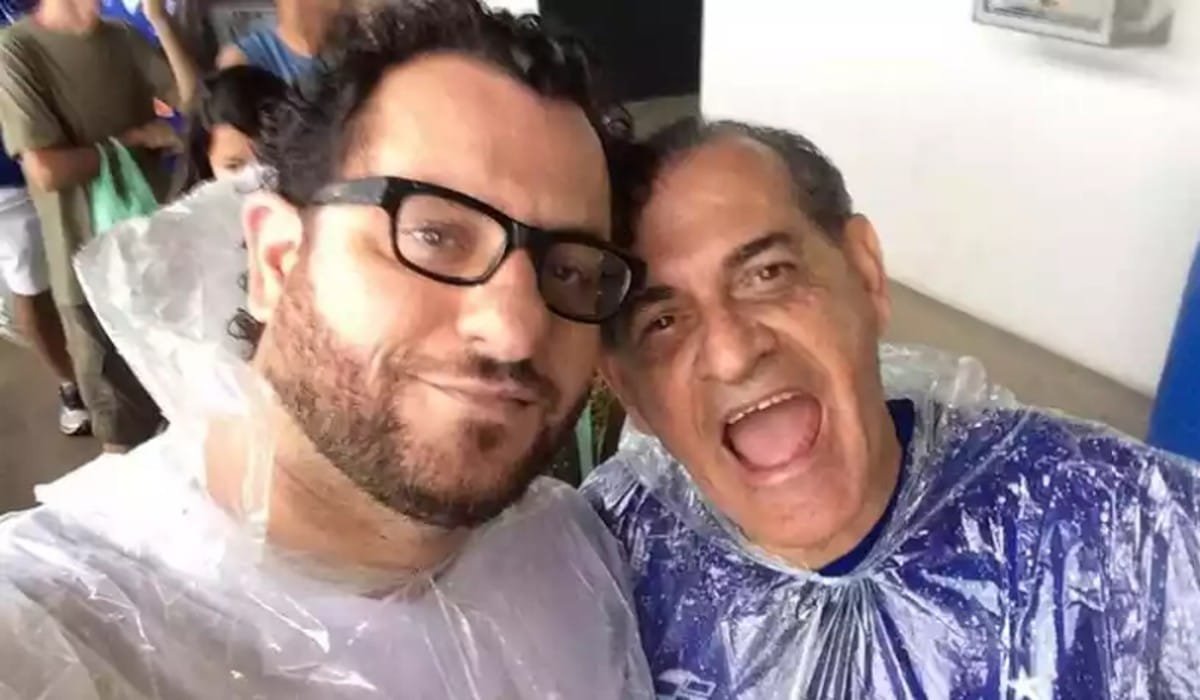 O colunista Gustavo Nolasco ao lado do pai, Zé Paulo Barcelos (foto: Arquivo pessoal)