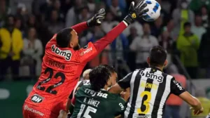 Na última vez que se enfrentaram pelo mata-mata da Copa Libertadores, ano passado, no Allianz Parque, Palmeiras eliminou o Atlético nos pênaltis - Crédito: 