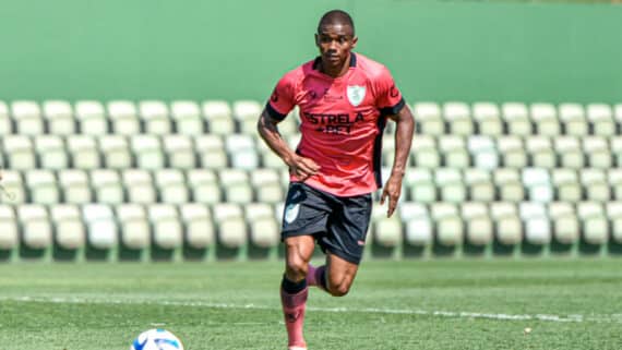 Juninho, do América, em treino no CT Lana Drummond (foto: Mourão Panda/América)