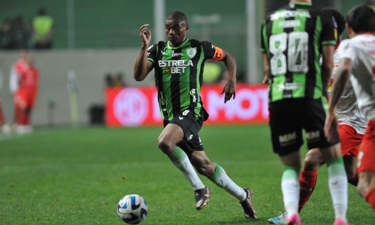 Juninho em jogo contra o Bragantino, pela Sul-Americana (foto: Alexandre Guzanshe/EM/D.A. Press)