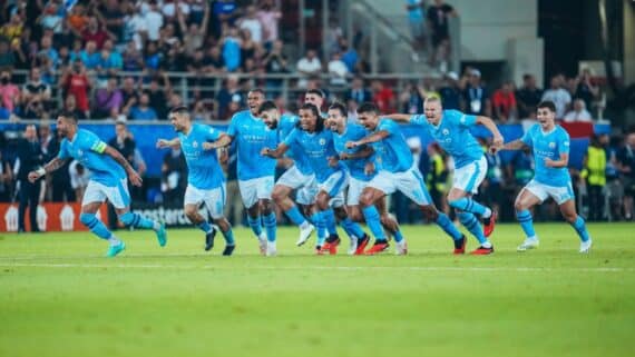 Jogadores do City comemoram vitória na disputa de pênaltis (foto: Divulgação/Manchester City)