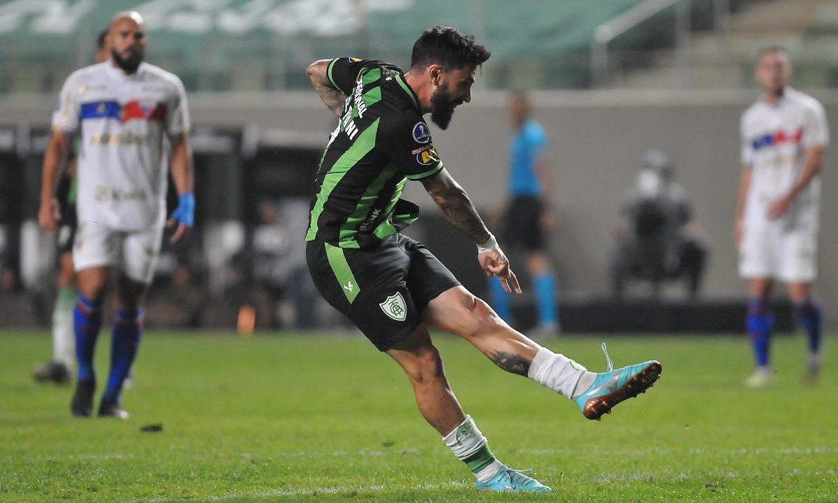 Gonzalo Mastriani fez o gol de honra do América contra o Fortaleza (foto: Alexandre Guzanshe/EM D.A Press)