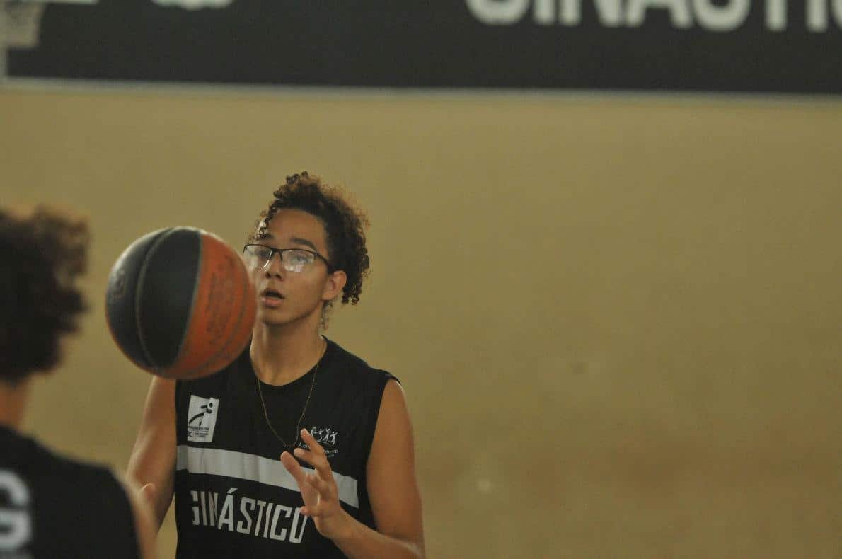 Orlando neto, atleta do time de basquete do Ginástico (foto: Tulio Santos/EM/D.A.Press)