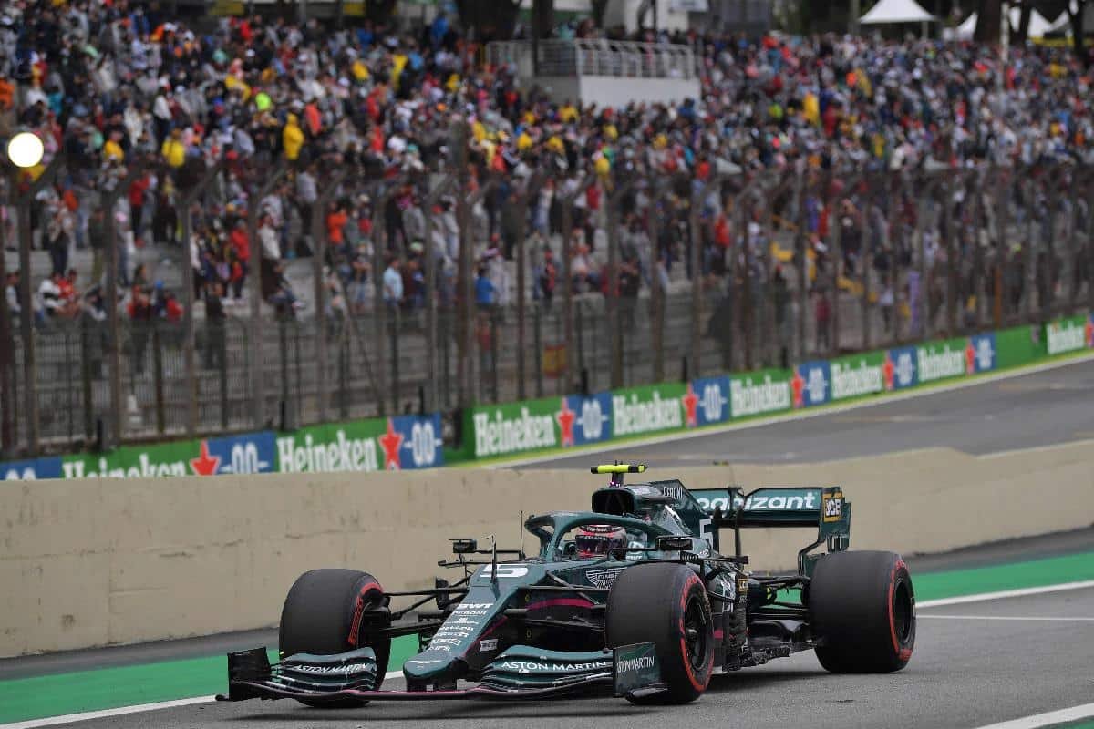 Carro Aston Martin (foto: NELSON ALMEIDA)